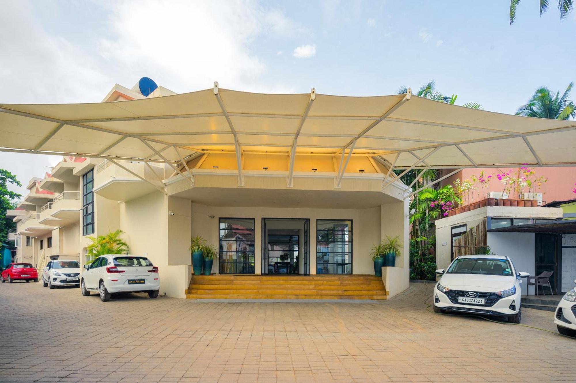 Whispering Palms Beach Resort Candolim Luaran gambar