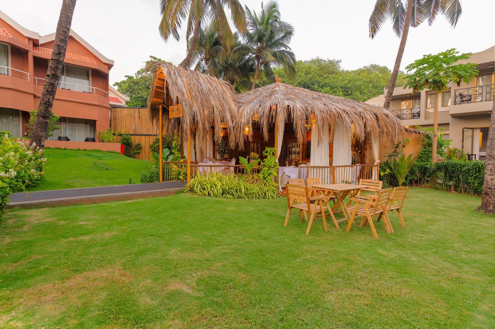 Whispering Palms Beach Resort Candolim Luaran gambar