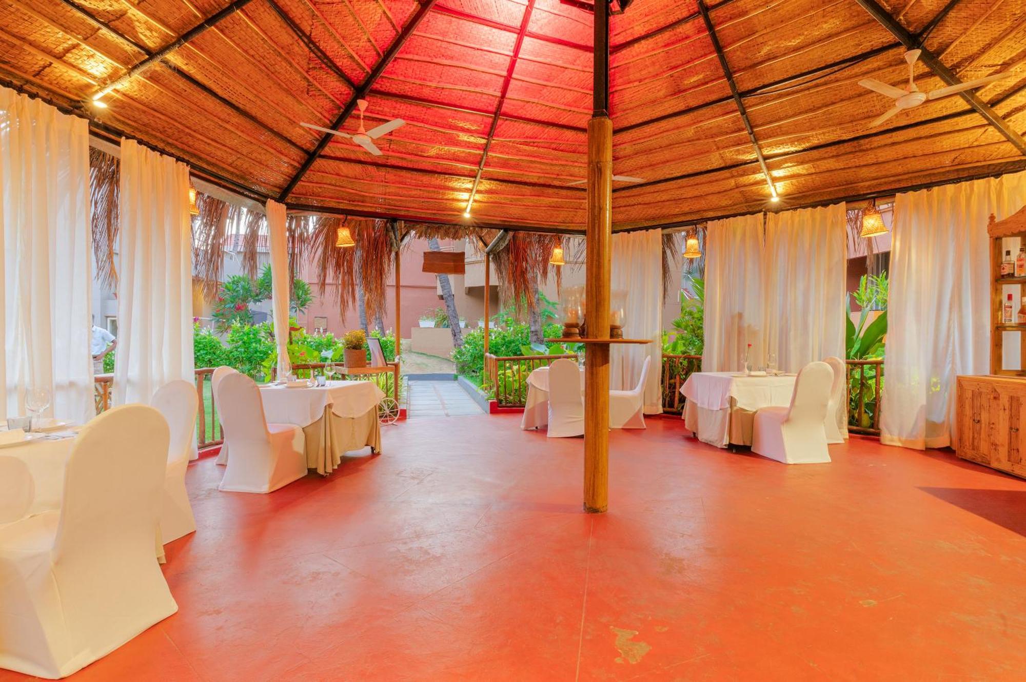 Whispering Palms Beach Resort Candolim Luaran gambar