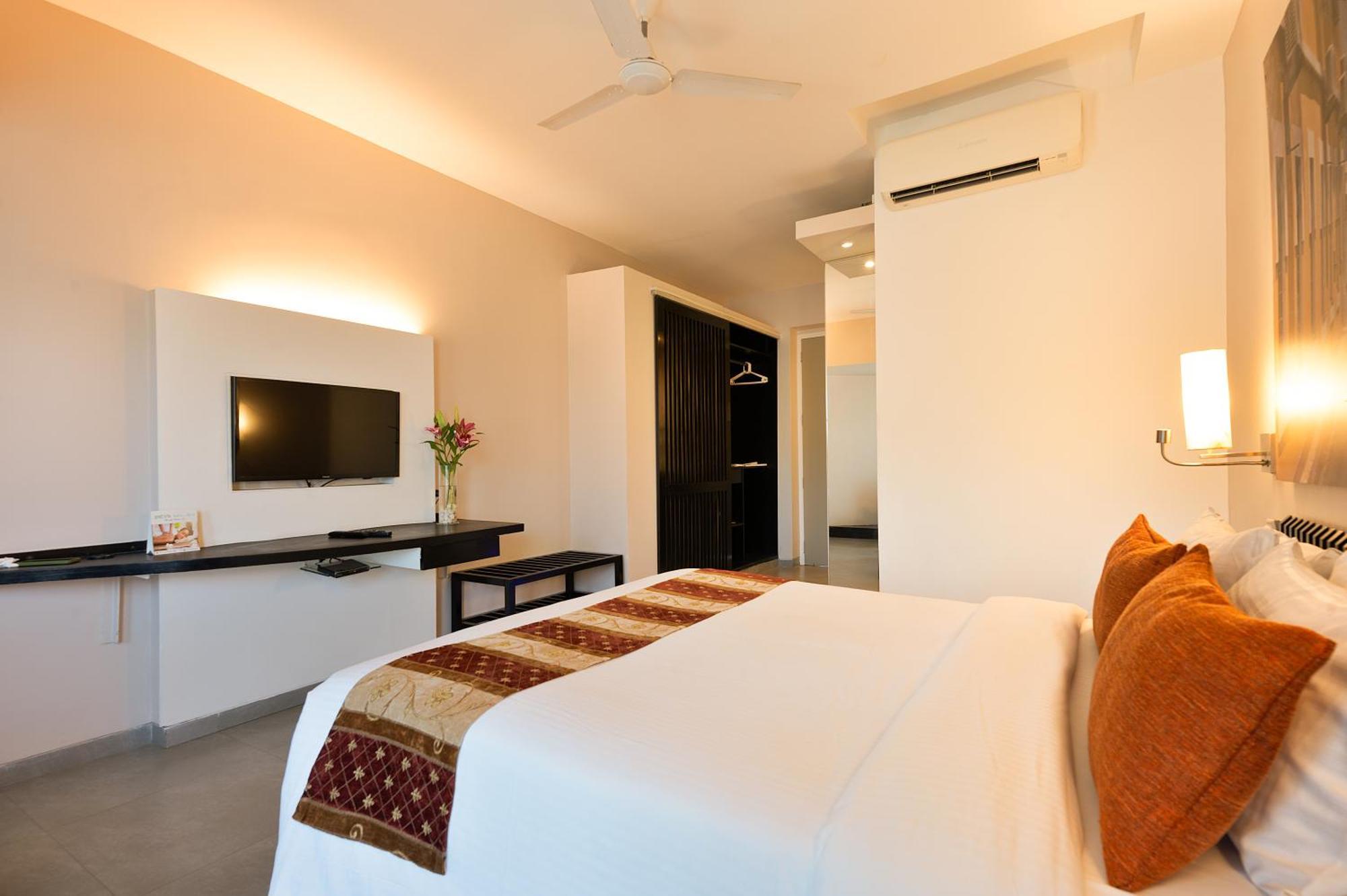 Whispering Palms Beach Resort Candolim Luaran gambar