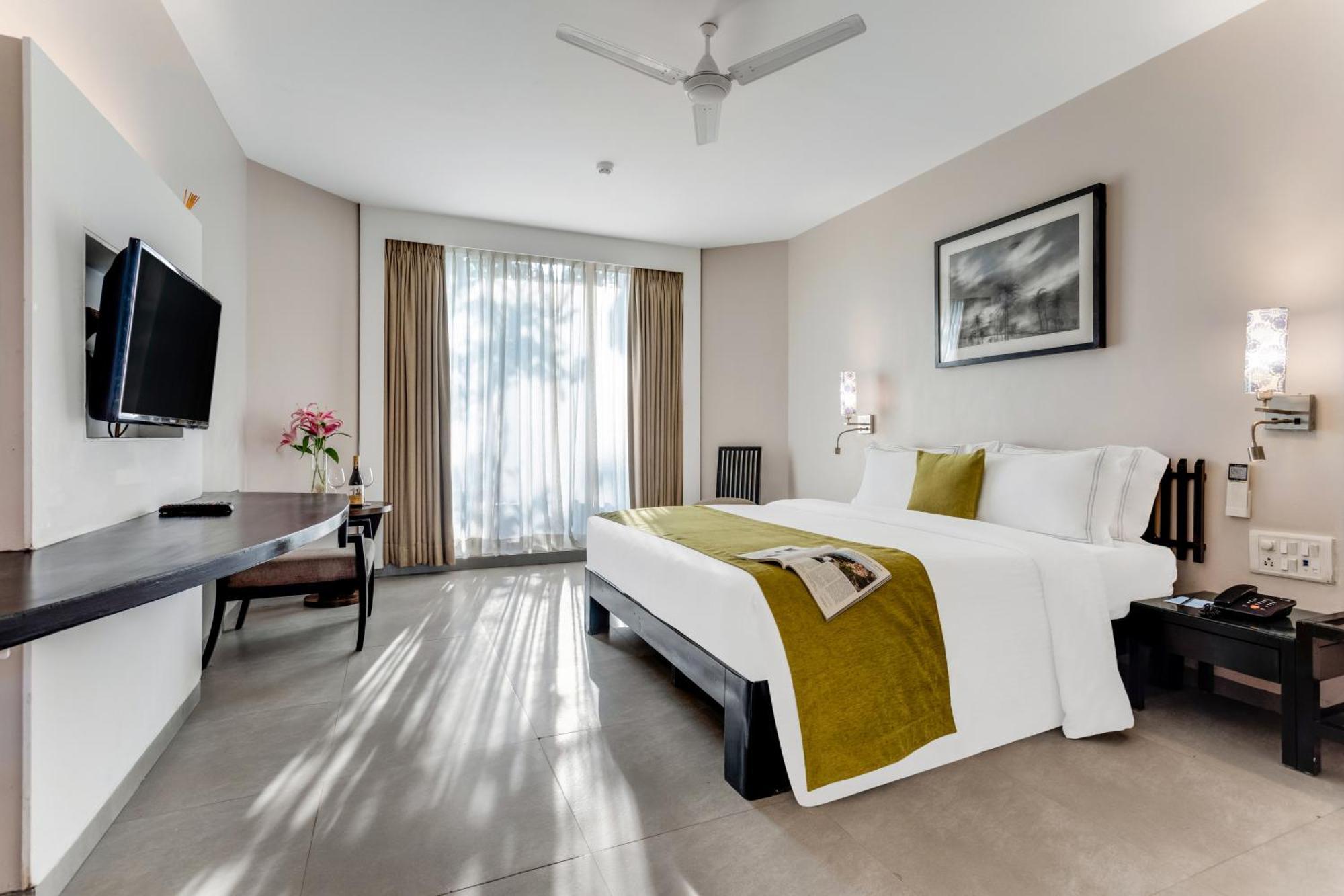 Whispering Palms Beach Resort Candolim Luaran gambar
