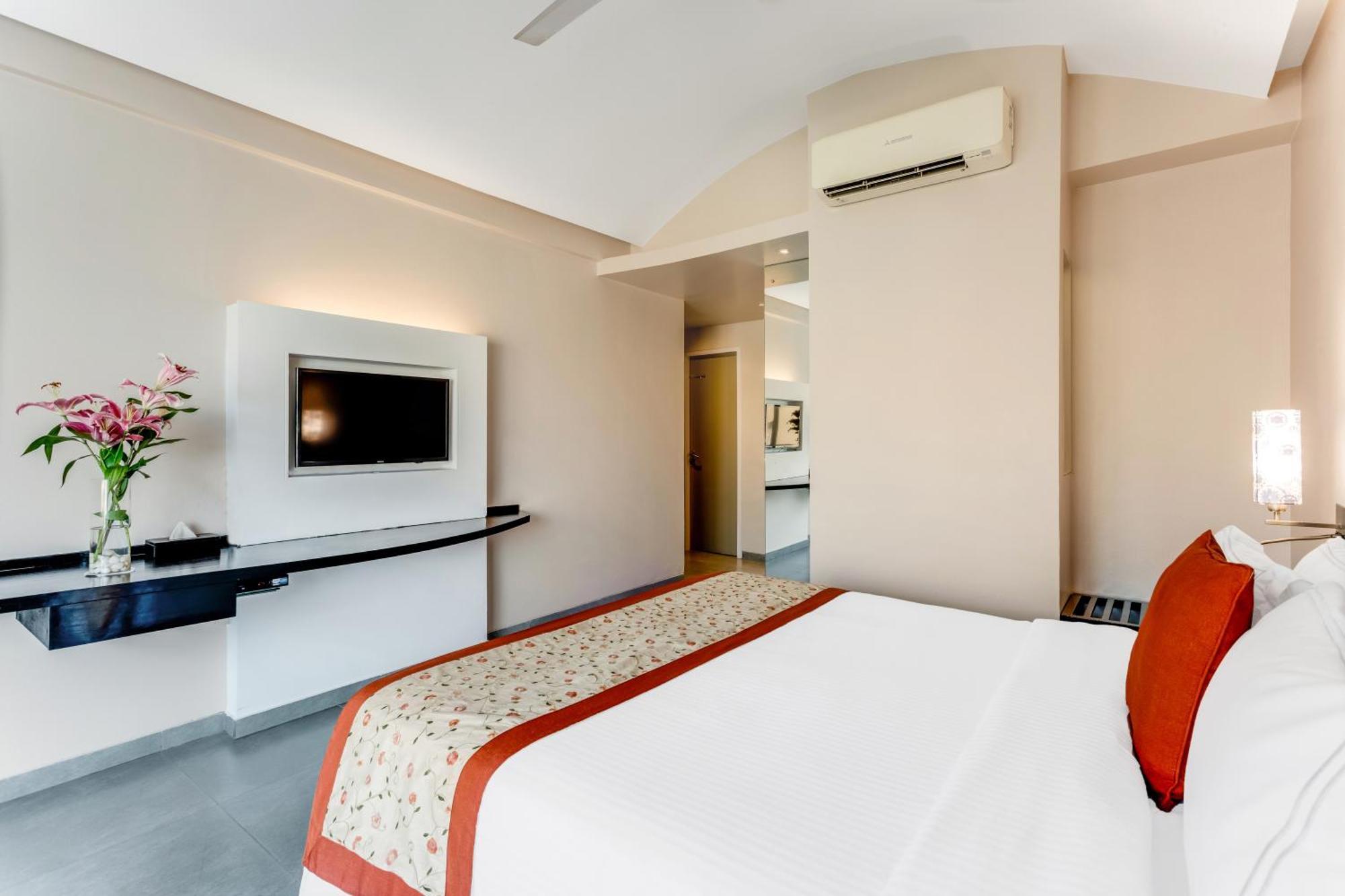 Whispering Palms Beach Resort Candolim Luaran gambar